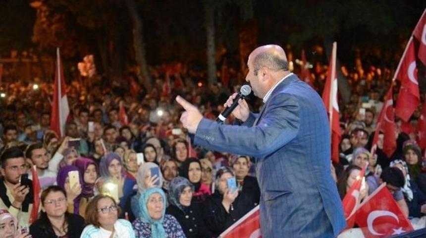 İlahiyat&ccedil;ı D&ouml;ngeloğlu&rsquo;ndan Fet&ouml;&rsquo;ye Sert Tepki