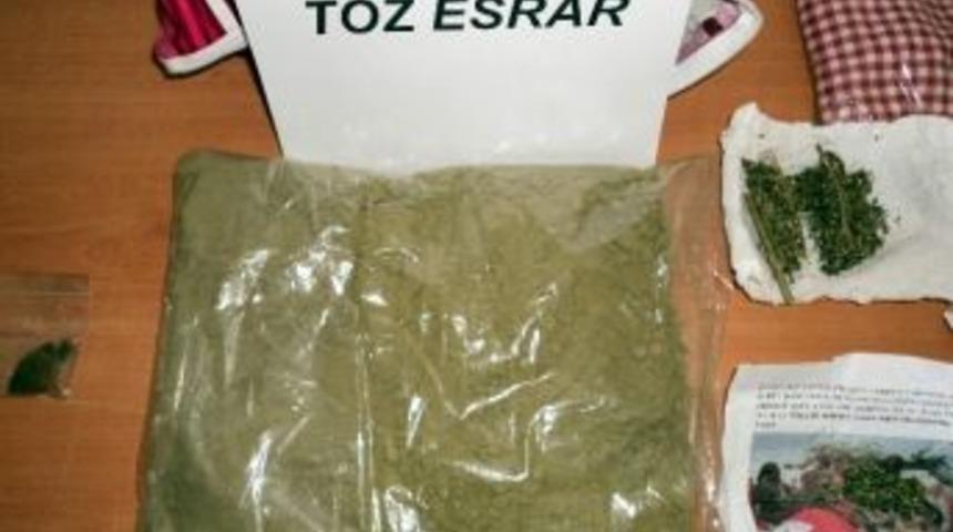 Ş&uuml;pheli Yolcudan 555 Gram Esrar &Ccedil;ıktı