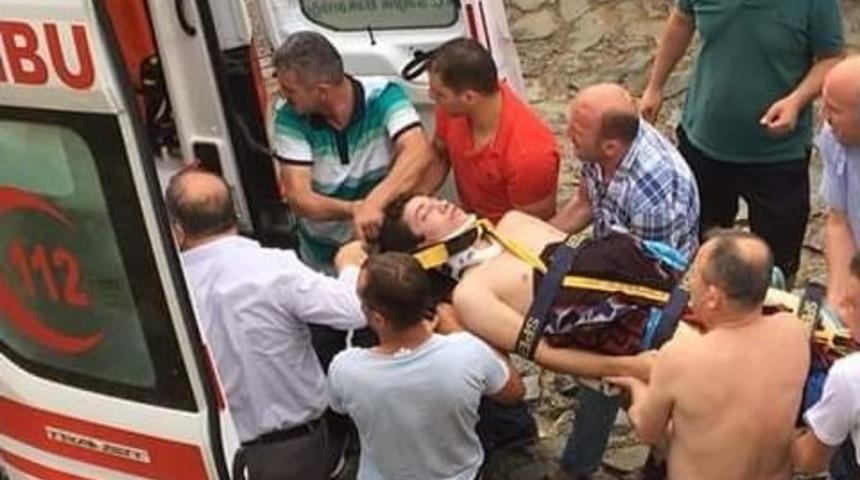 Şelaladen D&uuml;şen Gen&ccedil; Ağır Yaralandı