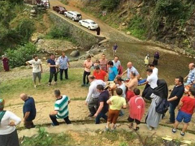 Şelaladen Düşen Genç Ağır Yaralandı