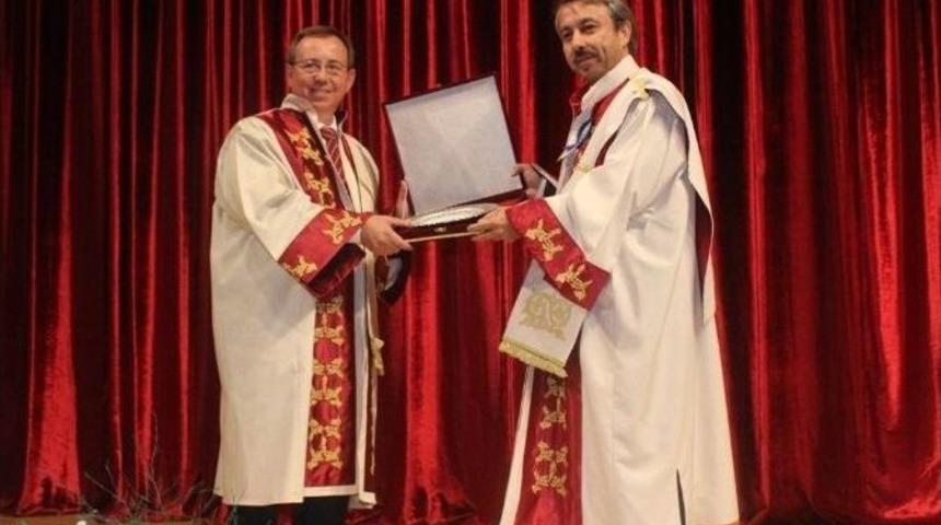 Trakya &Uuml;niversitesi 9&rsquo;ncu D&ouml;nem Rekt&ouml;r&uuml; Prof. Dr. Erhan Tabakoğlu G&ouml;revi Teslim Aldı