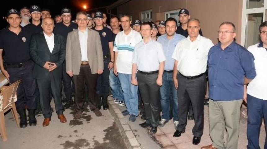 Vali Pekmez&rsquo;den Polise Moral Ve Teşekk&uuml;r Yemeği