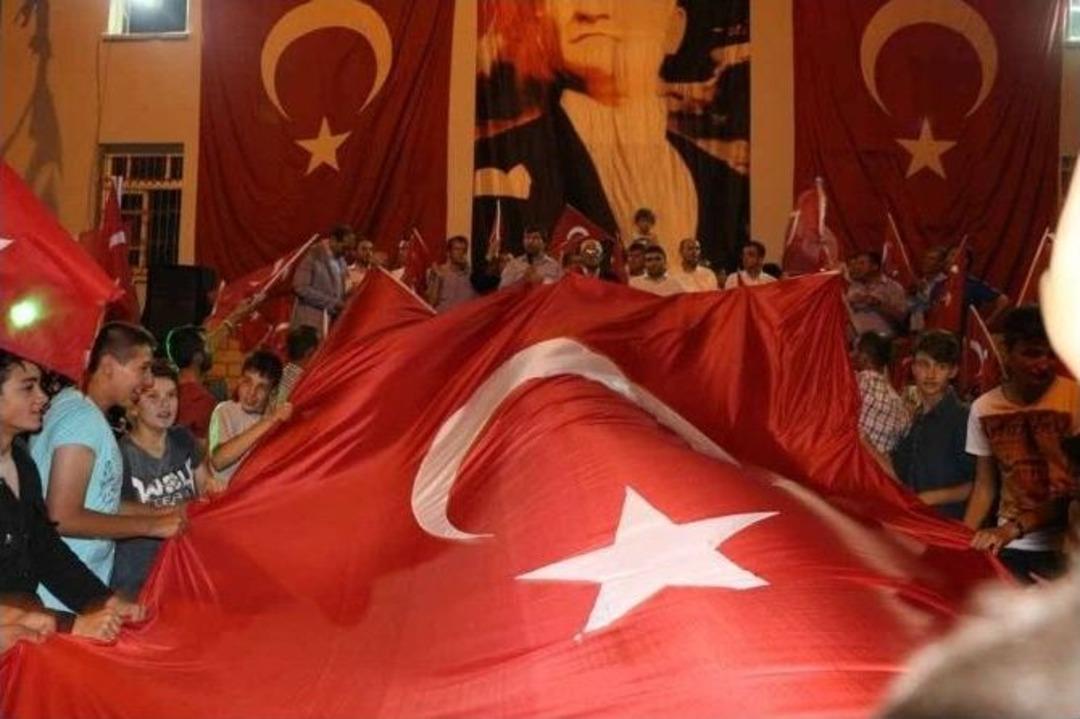 Pazarlar&rsquo;da Demokrasi Mitingi