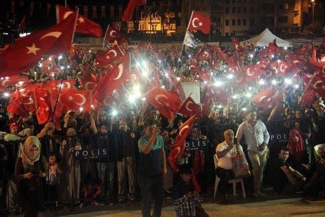 Demokrasi Kahramanları Kütahya Zafer Meydanı’nda Ayakta Alkışlandı