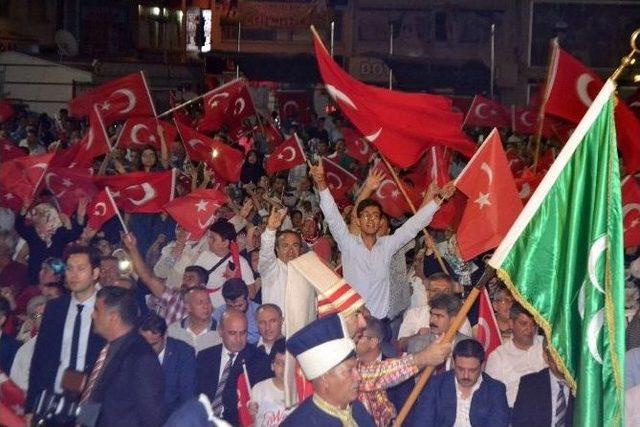 Başbakan Yardımcısı Veysi Kaynak, Osmaniye’de Demokrasi Nöbeti’ne Katıldı