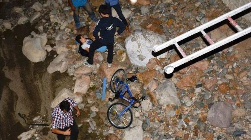 Bisikletiyle Harşit &Ccedil;ayı&rsquo;na D&uuml;şt&uuml;