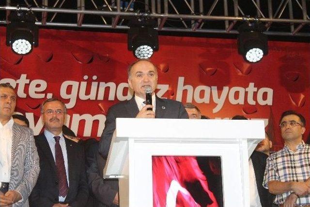 Bakan Özlü Konya’da Demokrasi Nöbetine Katıldı