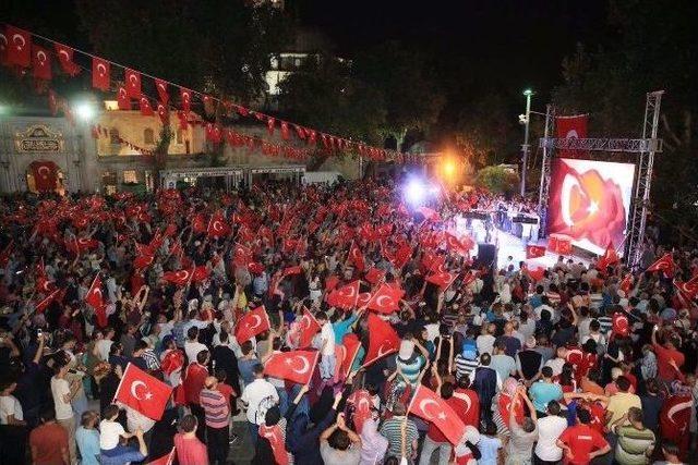 15 Temmuz Demokrasi Şehitleri İçin Eyüp Sultan’da Mevlid-i Şerif Okutuldu