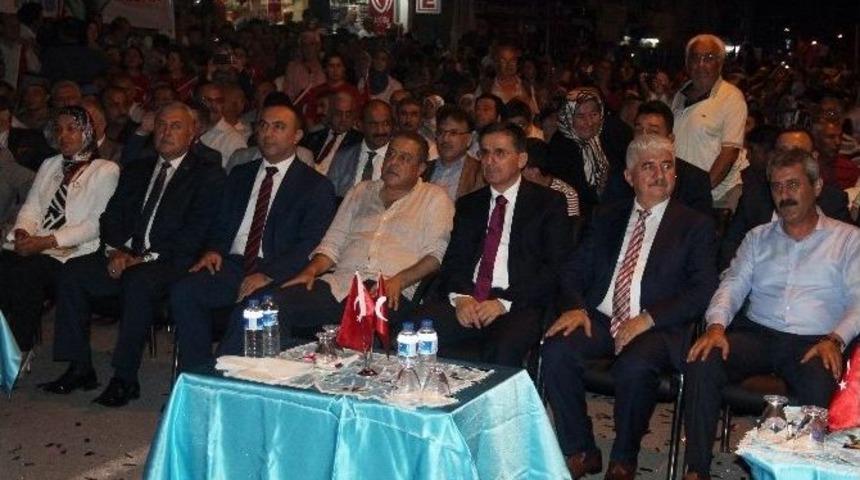 Hatay&rsquo;da Fet&ouml; Ter&ouml;r &Ouml;rg&uuml;t&uuml;n&uuml;n Darbe Girişimine Tepkiler S&uuml;r&uuml;yor