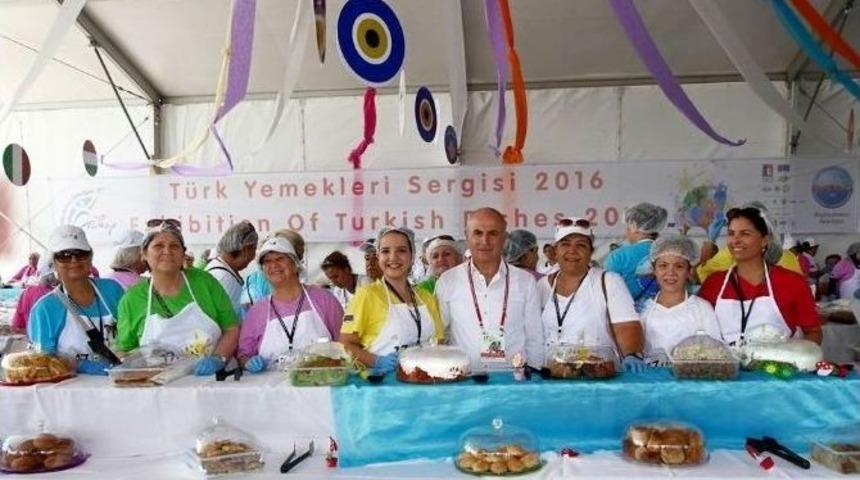D&uuml;nya Gen&ccedil;liği T&uuml;rk Yemeklerine Hayran Kaldı