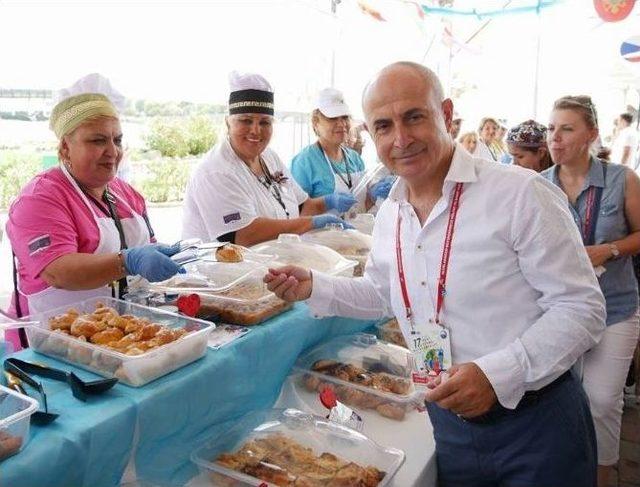 Dünya Gençliği Türk Yemeklerine Hayran Kaldı