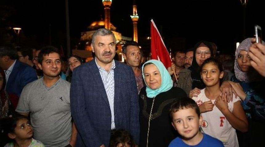 Demokrasi Neferleri N&ouml;bette