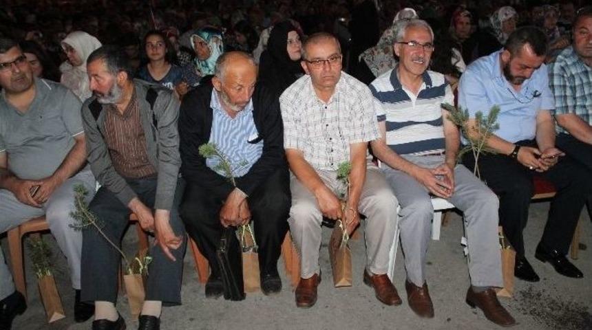 Demokrasi Şehitleri İ&ccedil;in Bin 500 Fidan Dağıtıldı