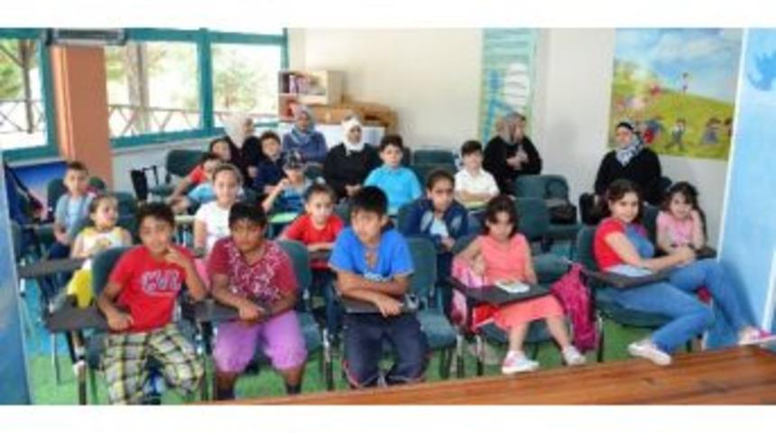 M&uuml;lteci &Ccedil;ocuklarına T&uuml;rk&ccedil;e &Ouml;ğretiliyor