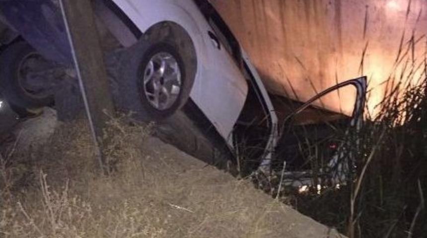 Batman&rsquo;da Otomobil Su Kanalına Girdi: 5 Yaralı