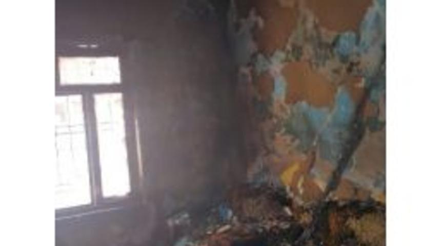 Elektrik Kontağından &Ccedil;ıkan Yangın Evi K&uuml;le &Ccedil;evirdi