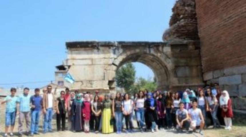 Akademi Lise &Ouml;ğrencileri Tarihe Tanıklık Etti