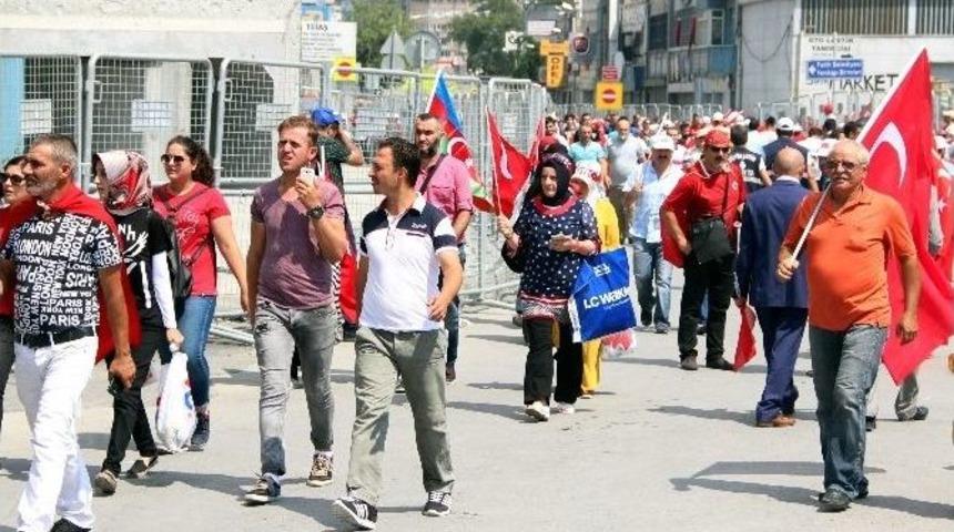 Vatandaşlar Demokrasi Ve Şehitler Mitingi&rsquo;ne Koştu