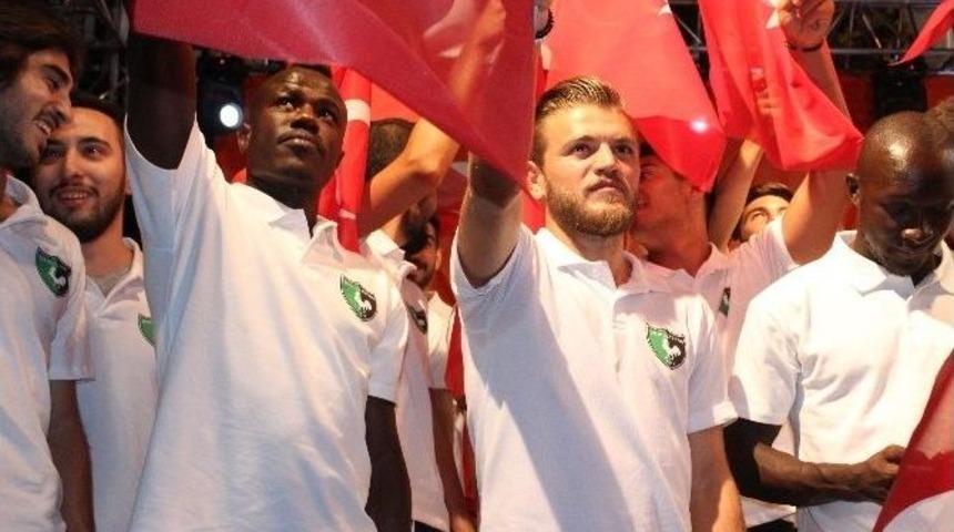 Denizlisporlu Futbolcular, Demokrasi N&ouml;betine Katıldı