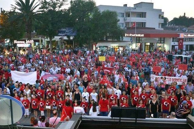 Foça, Cumhuriyet, Birlik Ve Beraberlik İçin Yürüdü