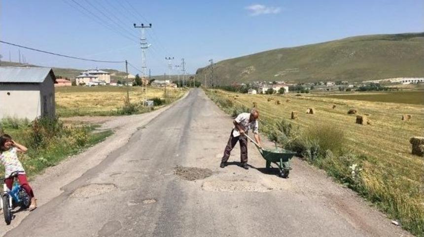 Bozulan Yolları Kendileri Onardılar