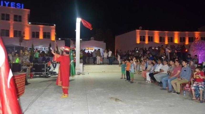 Demokrasi N&ouml;betinde Mehteran Marşları Meydanı İnletti