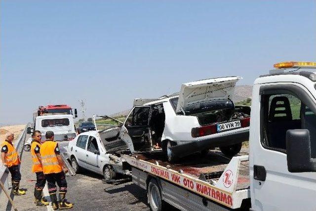 Akhisar’da Trafik Kazası: 2 Ölü, 1 Yaralı