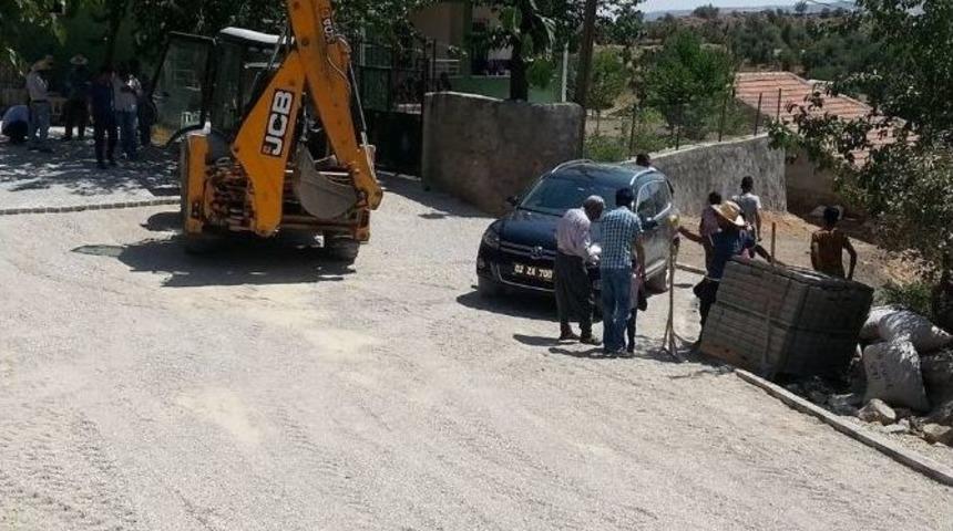 Sincik İl&ccedil;esinde Kilitli Parke Taşı &Ccedil;alışması Yapılıyor