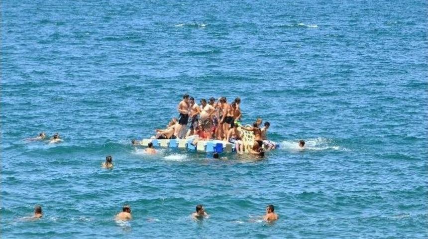 Zonguldak&rsquo;ta Sıcaktan Bunalan Vatandaşlar Plajlara Akın Etti