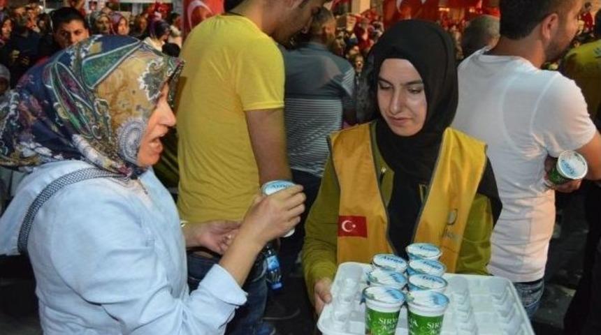 İyilikder&rsquo;den Ayran İkramı