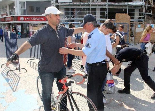 Bolu’da ’demokrasi Ve Şehitler Mitingi’ Öncesinde Polis Yoğun Önlem Aldı