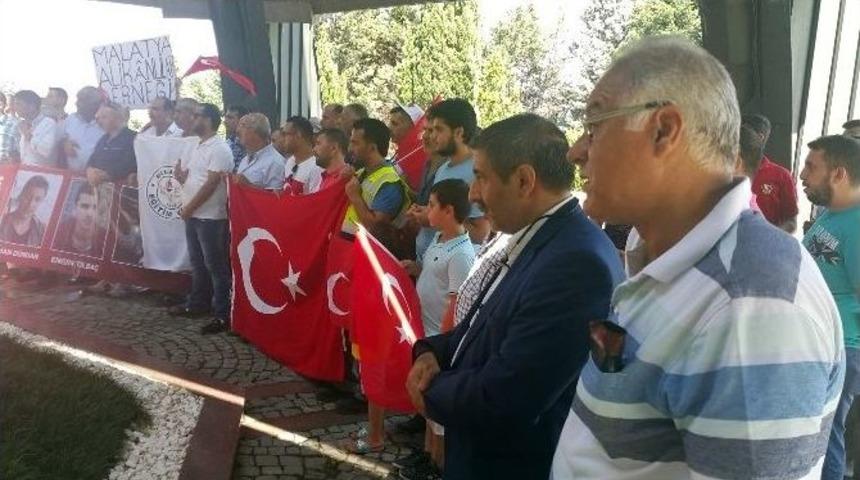 Malatyalı Stk&rsquo;lar Ve Dernekler, Turgut &Ouml;zal Ve Adnan Menderes&rsquo;i Kabirleri Başında Anarak Demokrasiye Bağlılık Bildirisini A&ccedil;ıkladı