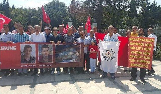 Malatyalı Stk’lar Ve Dernekler, Turgut Özal Ve Adnan Menderes’i Kabirleri Başında Anarak Demokrasiye Bağlılık Bildirisini Açıkladı