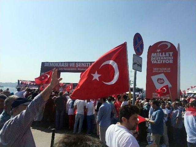 Üsküdar’da Trafik, Mitinge Akın Eden Vatandaşlar Nedeniyle Durma Noktasına Geldi