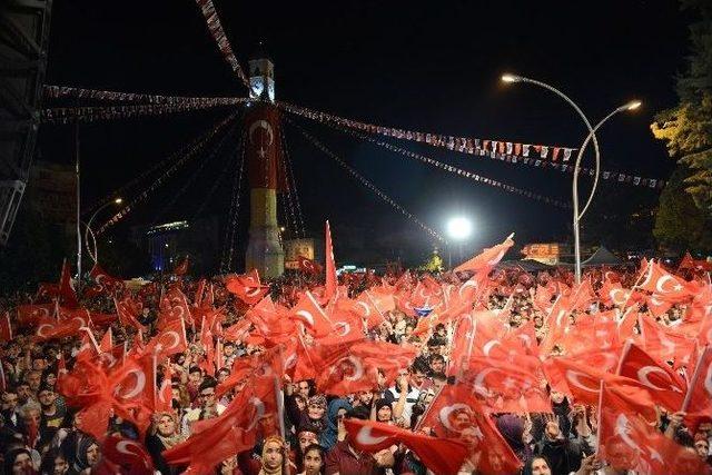 Uğur Işılak Çorum’da Demokrasi Mitingine Katıldı