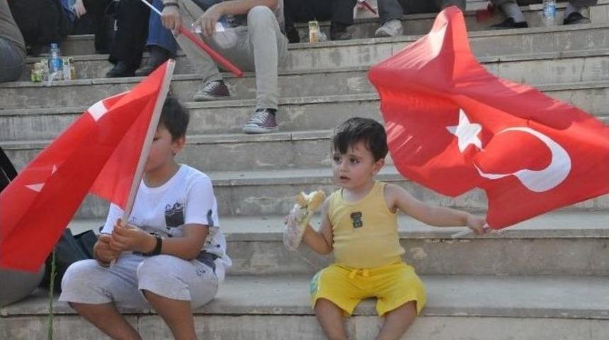 Tunceli’de Demokrasi Mitingine Yoğun Katılım