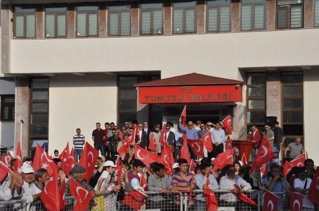 Tunceli’de Demokrasi Mitingine Yoğun Katılım