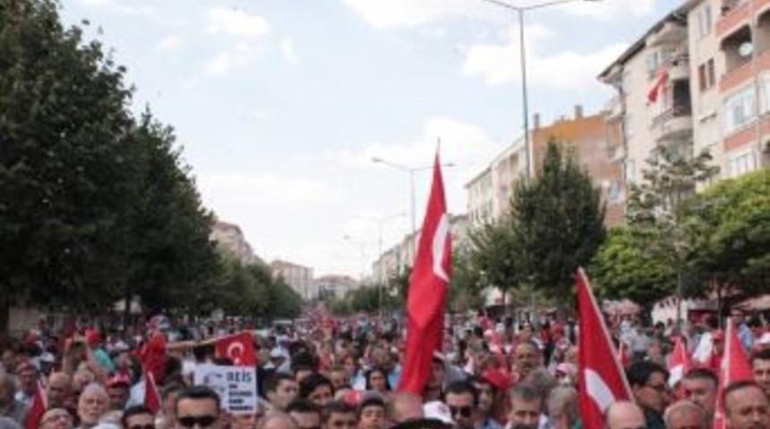 Kırşehir&rsquo;de Binlerce Kişi Demokrasi İ&ccedil;in Y&uuml;r&uuml;d&uuml;