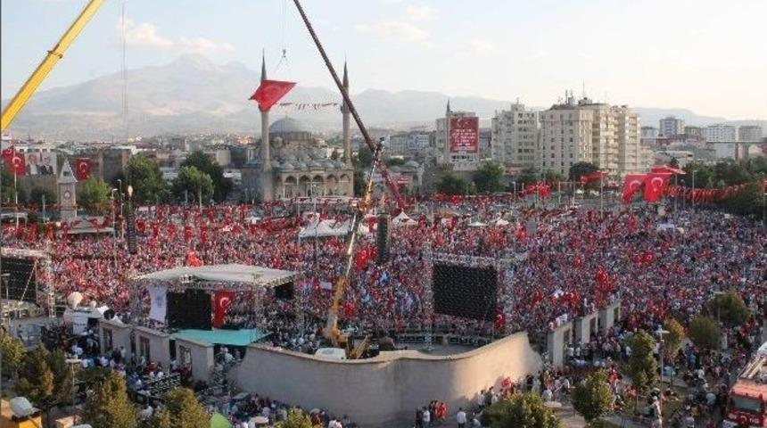 Kayseri&rsquo;de On Binler Demokrasi İ&ccedil;in Meydanda Buluştu