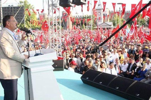 Kayseri’de On Binler Demokrasi İçin Meydanda Buluştu