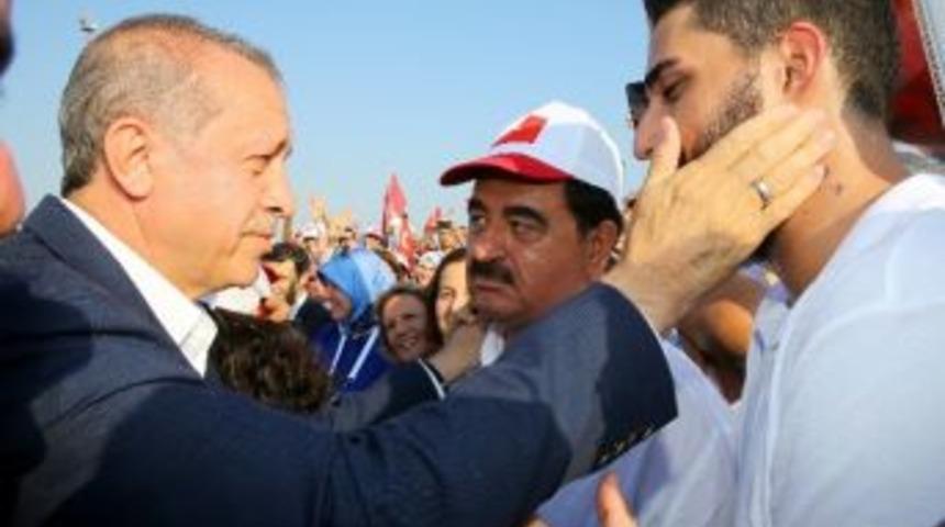 Miting Alanındaki Sanat&ccedil;ılardan Birlik Beraberlik Vurgusu