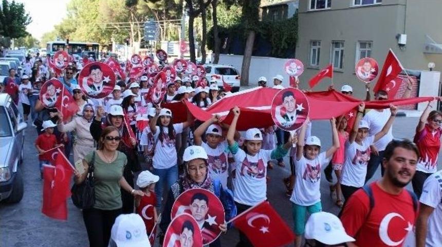 Gen&ccedil;lerden Demokrasi Y&uuml;r&uuml;y&uuml;ş&uuml;