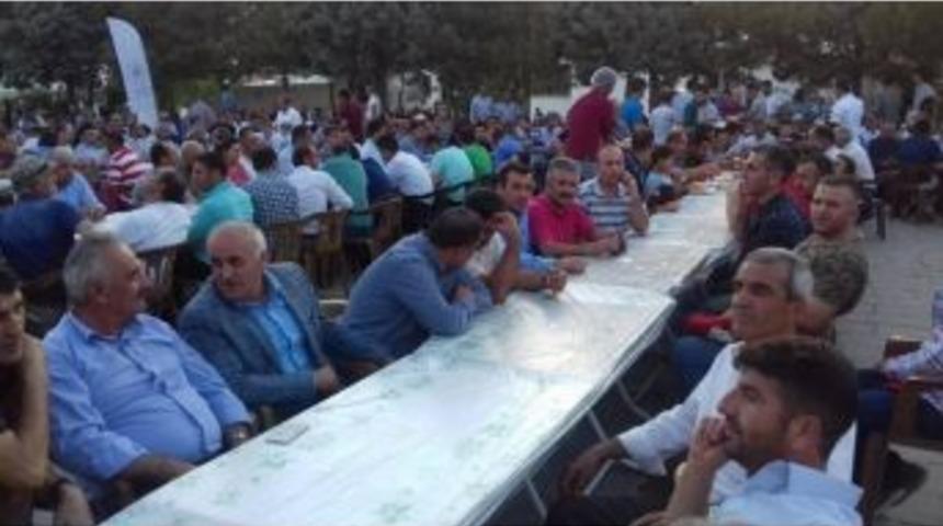 Demokrasi Şehitleri Mitingini Hakkari&rsquo;de 2 Bin 500 Kişi İzledi