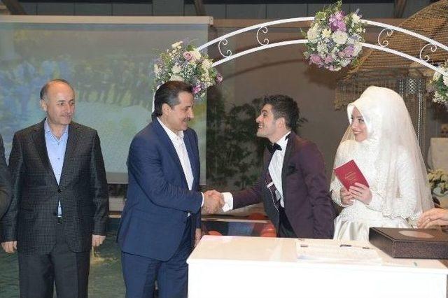 Bakan Çelik Erzurum’da Nikah Şahidi Oldu