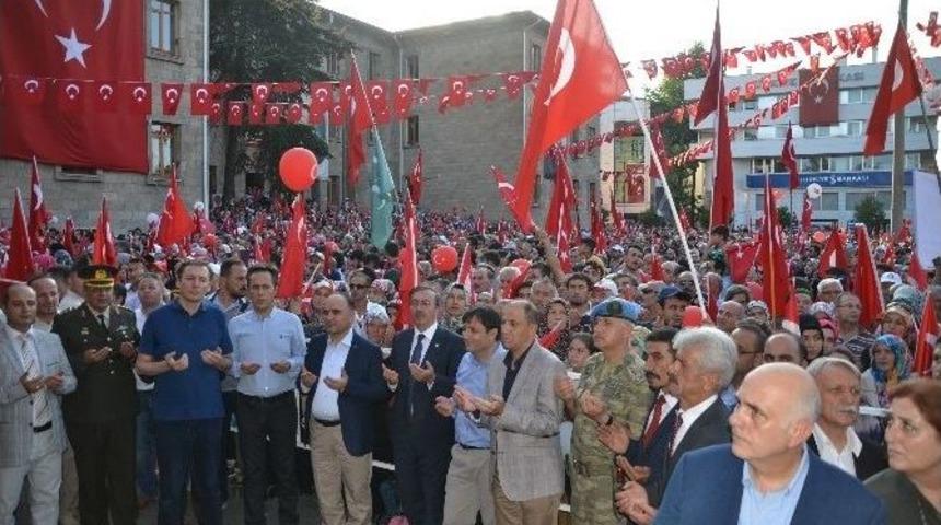 Isparta&rsquo;da Demokrasi Ve Şehitler Mitingi