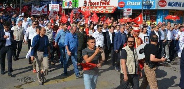 Aksaray’da Binlerce Kişi Demokrasi Ve Şehitler İçin Yürüdü