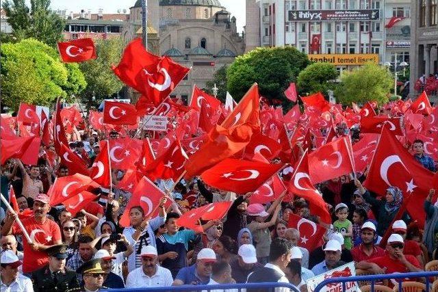 Aksaray’da Binlerce Kişi Demokrasi Ve Şehitler İçin Yürüdü