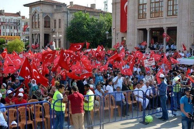 Aksaray’da Binlerce Kişi Demokrasi Ve Şehitler İçin Yürüdü