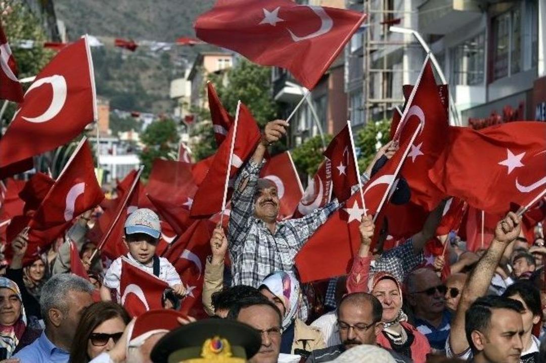 G&uuml;m&uuml;şhane&rsquo;de Demokrasi Ve Şehitler Mitingi
