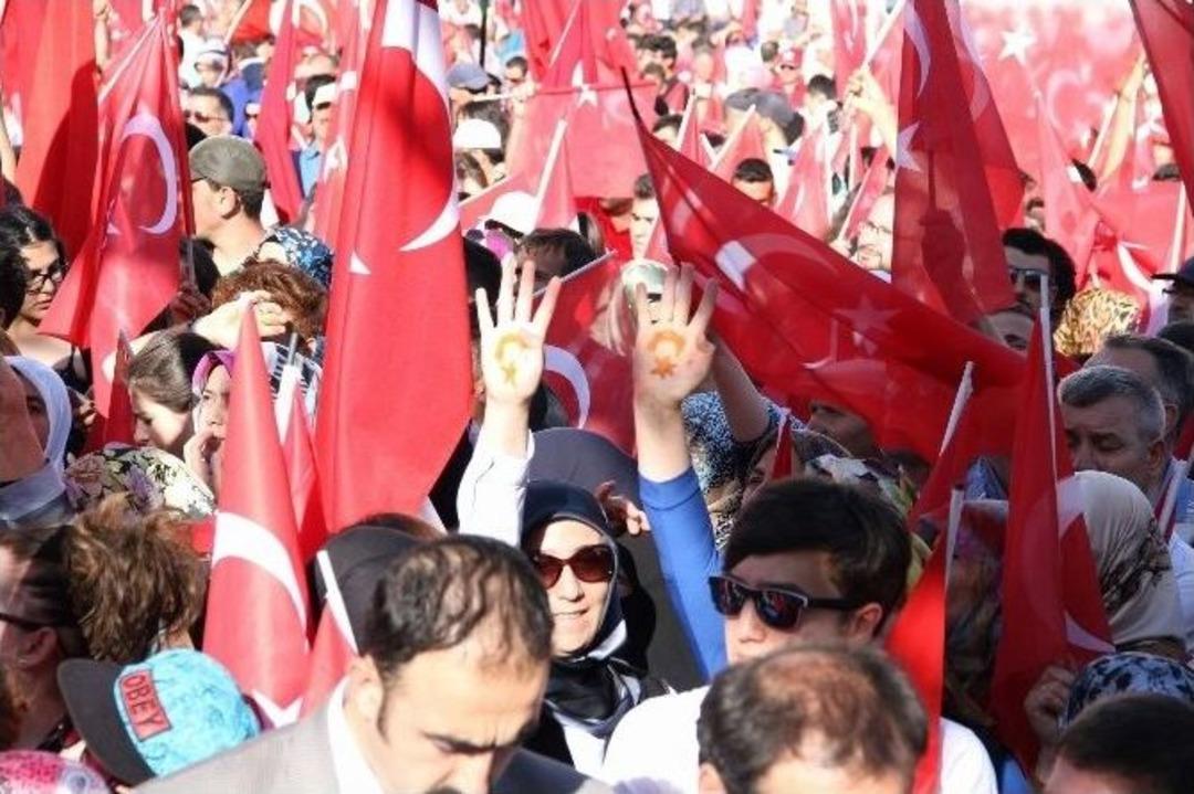 Demokrasi Ve Şehitler Mitinginde Yozgatlılar Cumhuriyet Meydanı&rsquo;nı Doldurdu